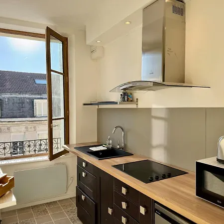 Cafe Des Arts Sur La Voie Des Sacres