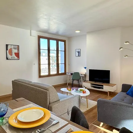 Cafe Des Arts Sur La Voie Des Sacres Apartment *