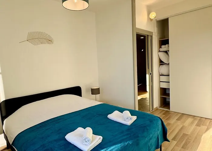 Cafe Des Arts Sur La Voie Des Sacres * Reims