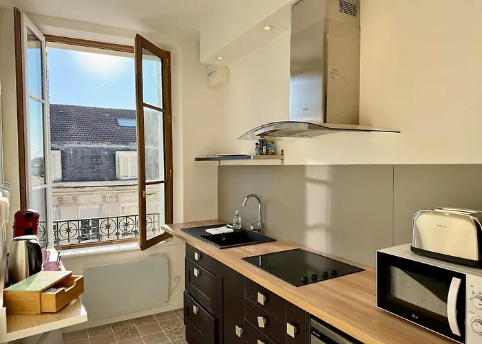 Cafe Des Arts Sur La Voie Des Sacres