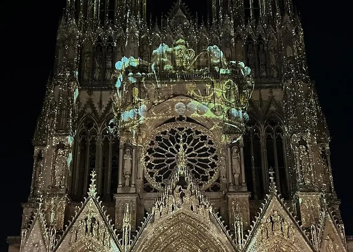 Apartment Cafe Des Arts Sur La Voie Des Sacres *